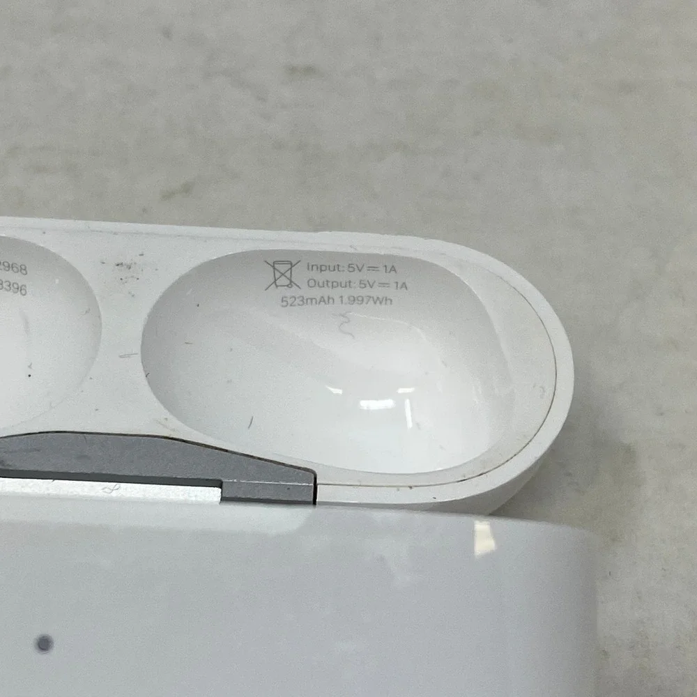 Apple AirPods Pro 2nd Gen MagSafe Charging Case USB-C White A2968 Untested
